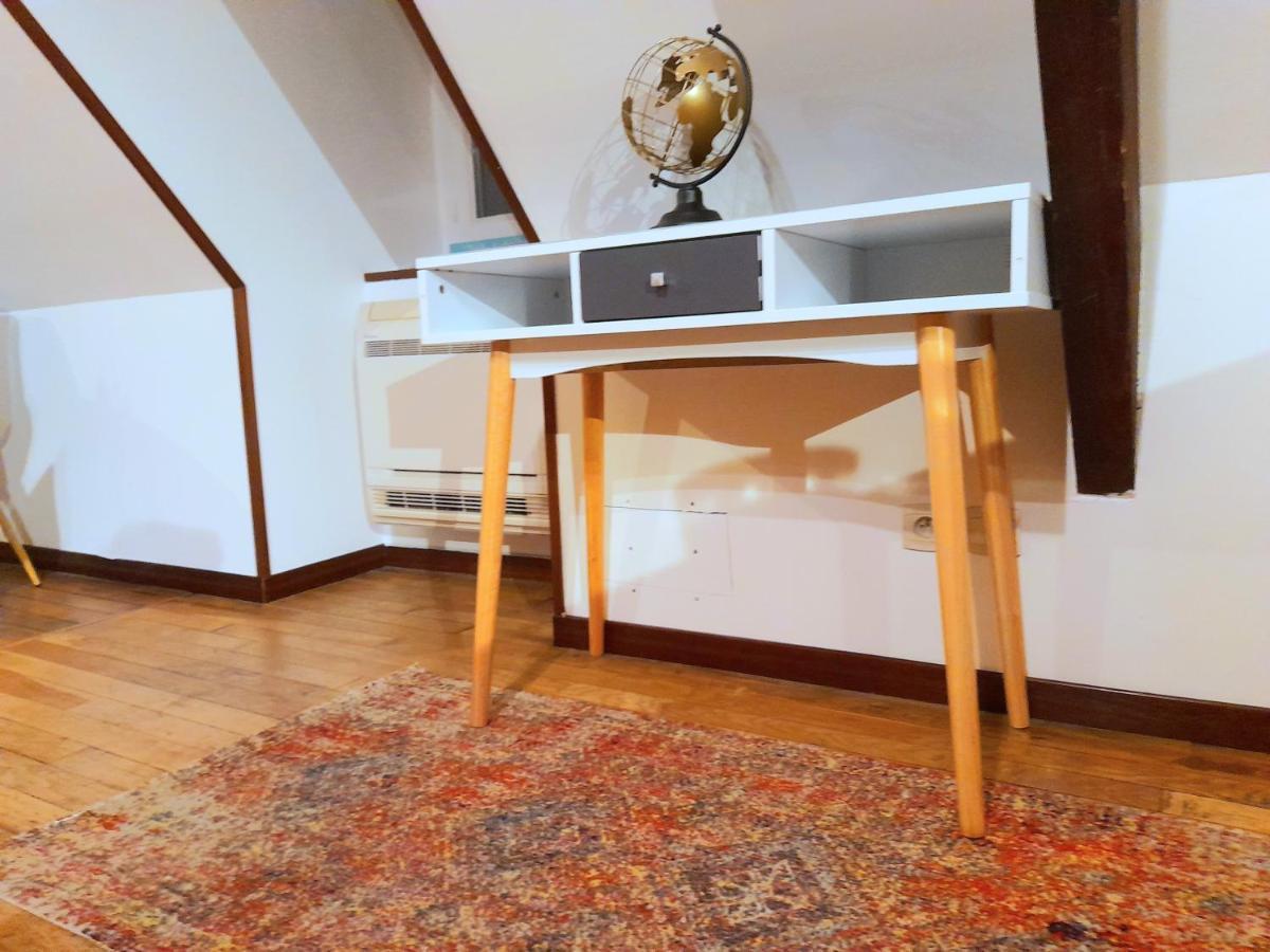 Le Nid D'Hirondelles - Appartement De Caractere Hypercentre Au Calme Bourges Bagian luar foto